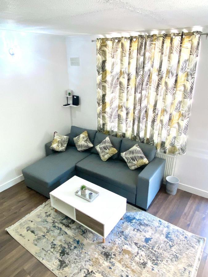 2 Bed Town Centre Nr Theatre Free Park Wi-Fi & Garden Apartman Aylesbury  Kültér fotó