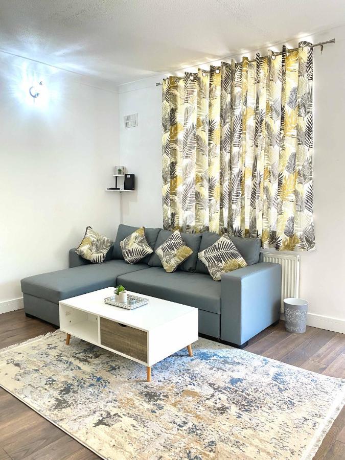 2 Bed Town Centre Nr Theatre Free Park Wi-Fi & Garden Apartman Aylesbury  Kültér fotó