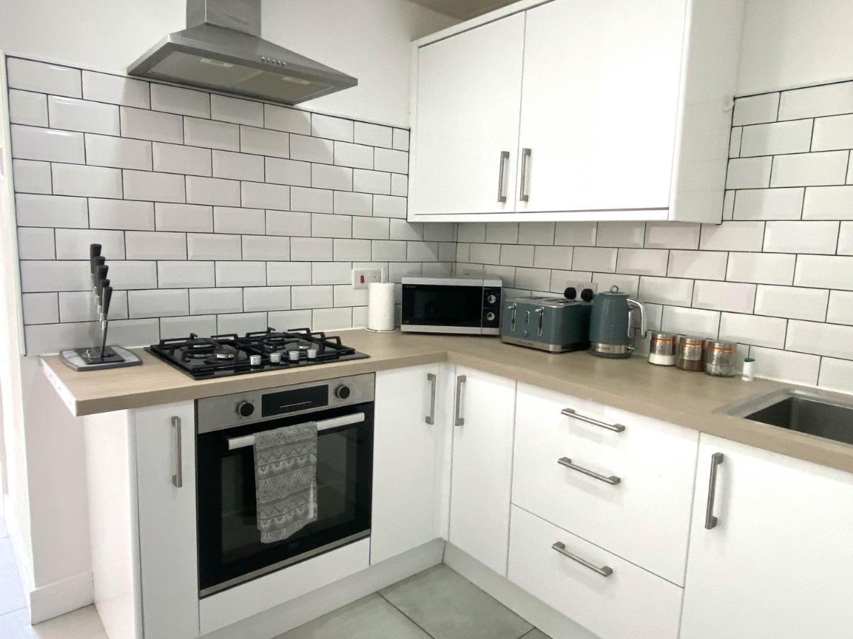 2 Bed Town Centre Nr Theatre Free Park Wi-Fi & Garden Apartman Aylesbury  Kültér fotó