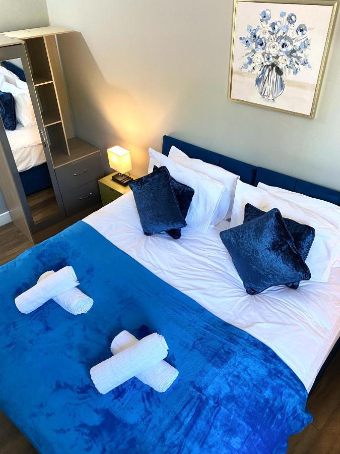 2 Bed Town Centre Nr Theatre Free Park Wi-Fi & Garden Apartman Aylesbury  Kültér fotó
