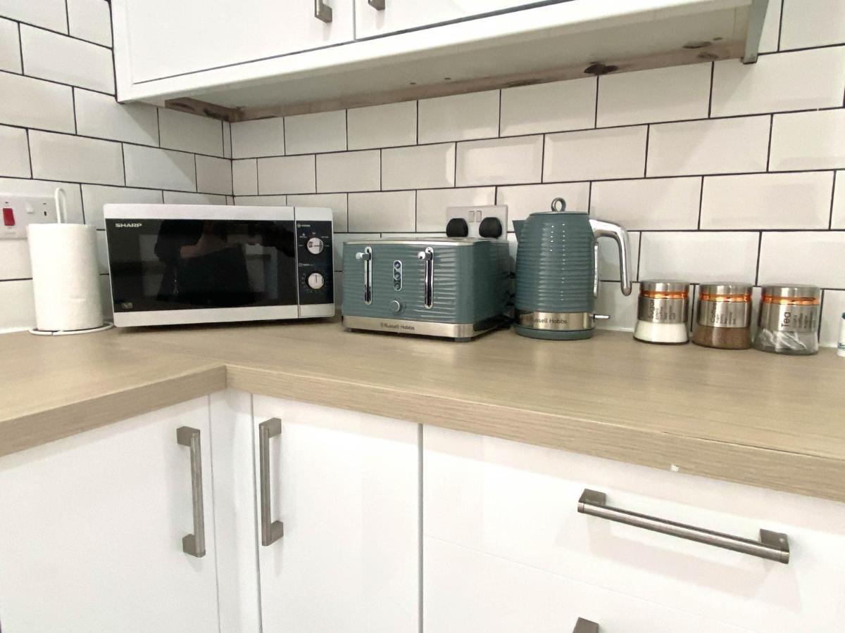 2 Bed Town Centre Nr Theatre Free Park Wi-Fi & Garden Apartman Aylesbury  Kültér fotó