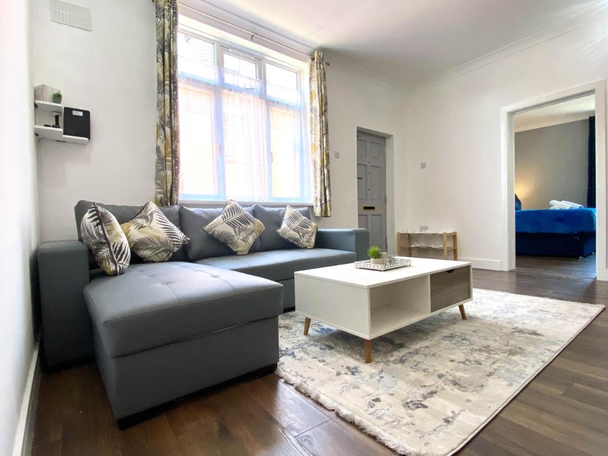 2 Bed Town Centre Nr Theatre Free Park Wi-Fi & Garden Apartman Aylesbury  Kültér fotó