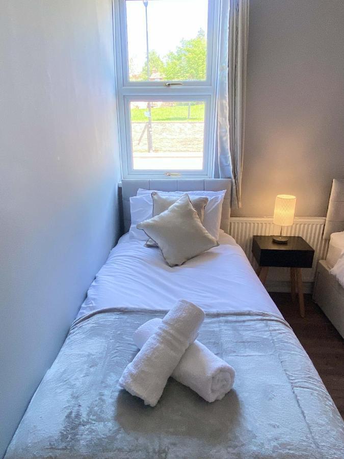 2 Bed Town Centre Nr Theatre Free Park Wi-Fi & Garden Apartman Aylesbury  Kültér fotó