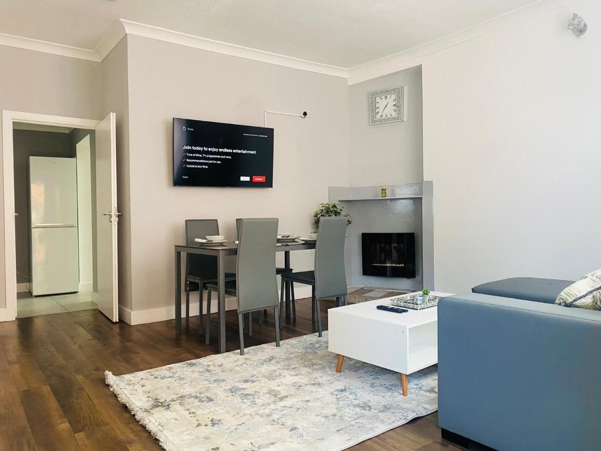 2 Bed Town Centre Nr Theatre Free Park Wi-Fi & Garden Apartman Aylesbury  Kültér fotó