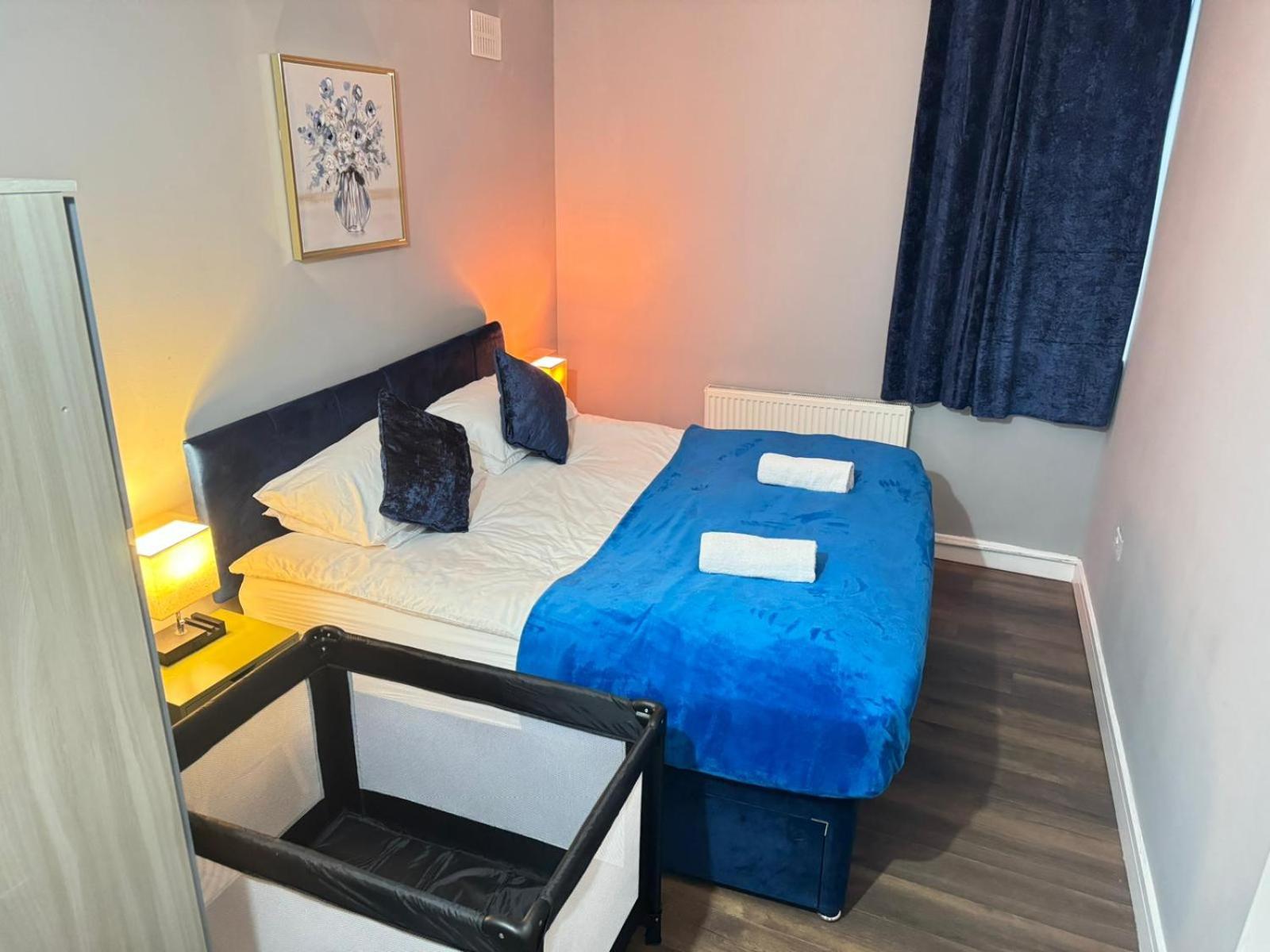 2 Bed Town Centre Nr Theatre Free Park Wi-Fi & Garden Apartman Aylesbury  Kültér fotó