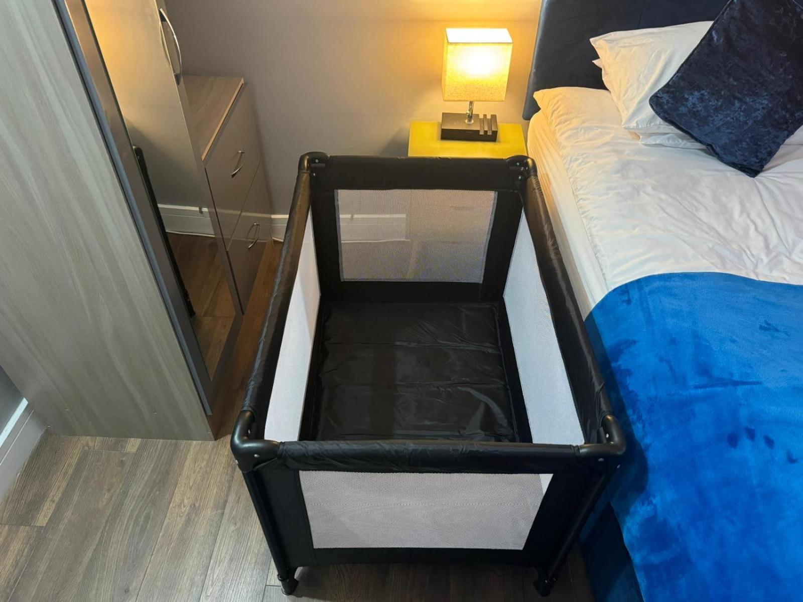 2 Bed Town Centre Nr Theatre Free Park Wi-Fi & Garden Apartman Aylesbury  Kültér fotó